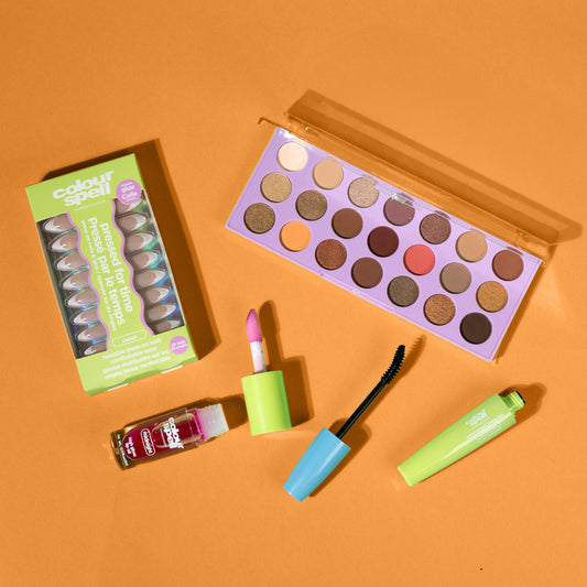 The It Girl set with Press On Nails & Glue, Waterproof mascara, High Gloss Lip Oil and 21 Colour Shadow Palette