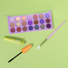 Just the Look set with Blending Eye Brush, Lengthening Mascara and 21 Colour Shadow Palette


